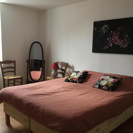 Maison De Centre Ville 6 Personnes Precigne Luaran gambar